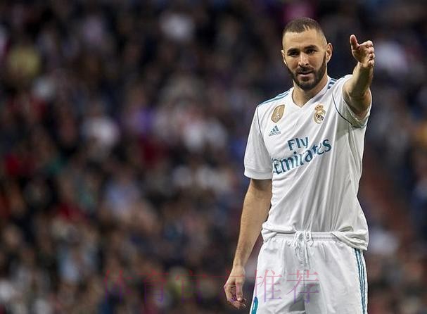 本泽马社媒晒图：休整下 然后以更强的姿态回归